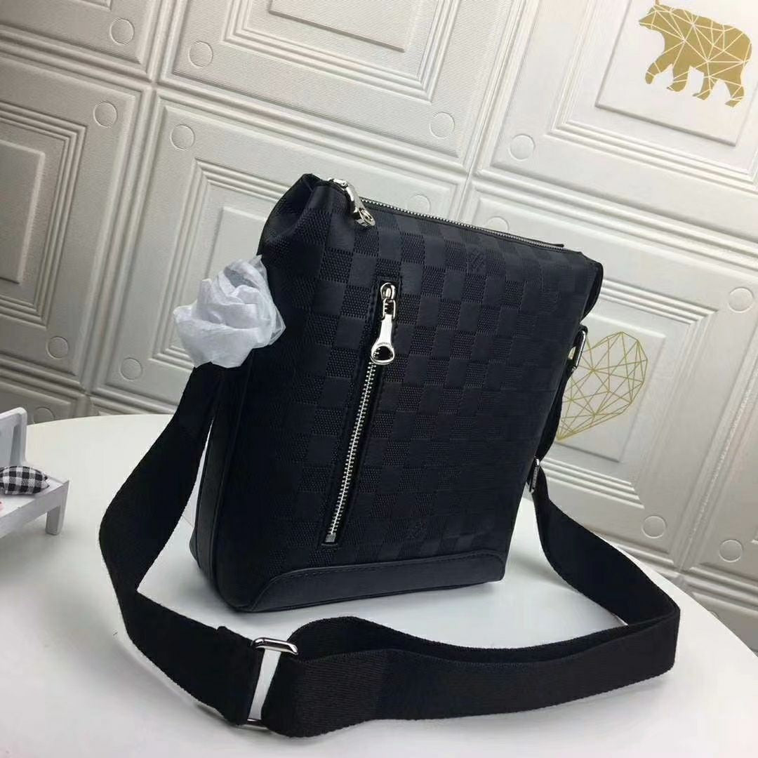 LV Discovery Messenger PPM Bag