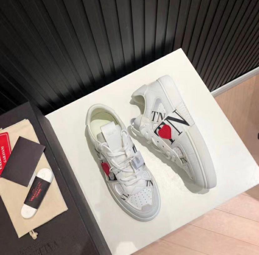 VL Sneakers
